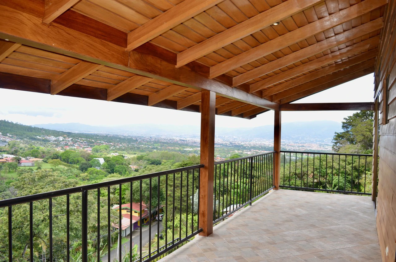 MOUNTAIN PROPERTY WITH VIEW AND 3 HOUSES - Gallery image 45