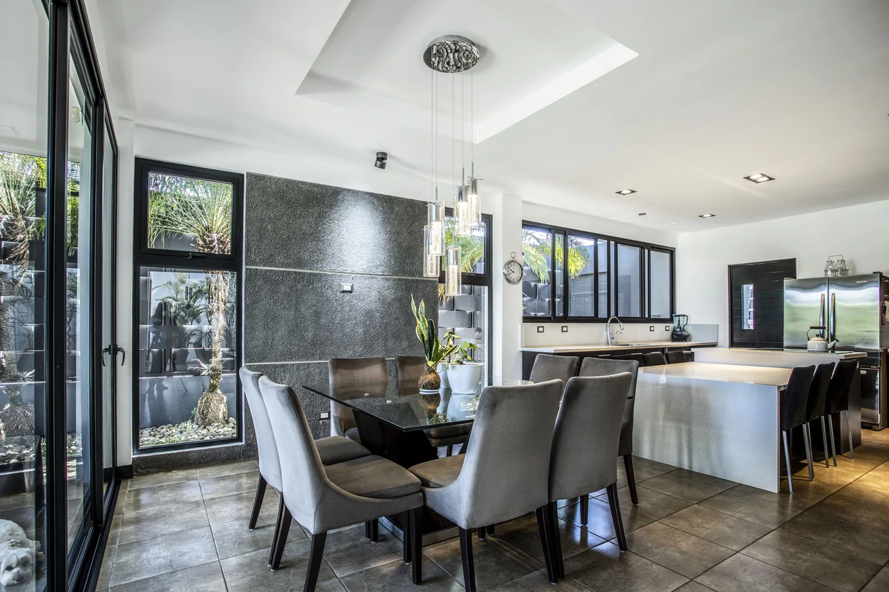 Extraordinary one story house located in a condo - Gallery image 5