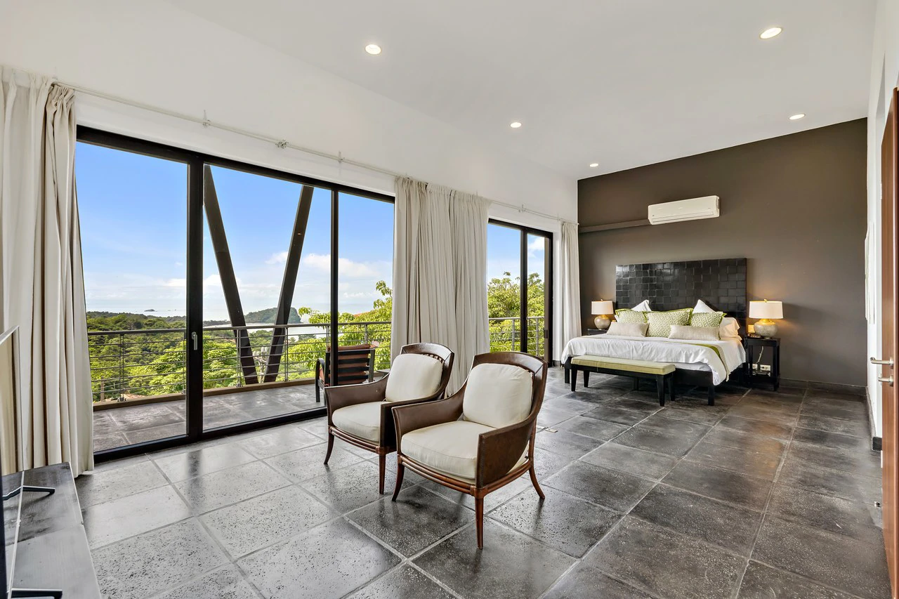 Penthouse: Live in the number one luxury development with private beach in the national reserve of Manuel Antonio - Gallery image 2