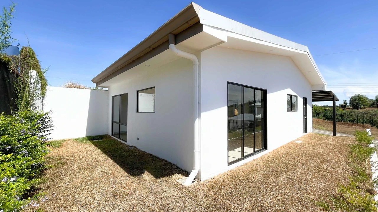 Charming New House for Sale in Gated Community - Gallery image 14
