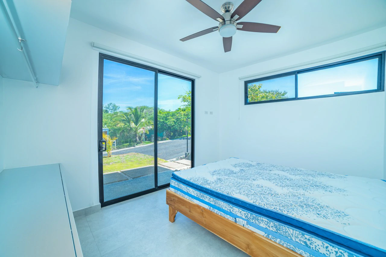 Seaside Bliss: 2-Bedroom Home with Pool, Close to Pristine Beaches - Gallery image 7