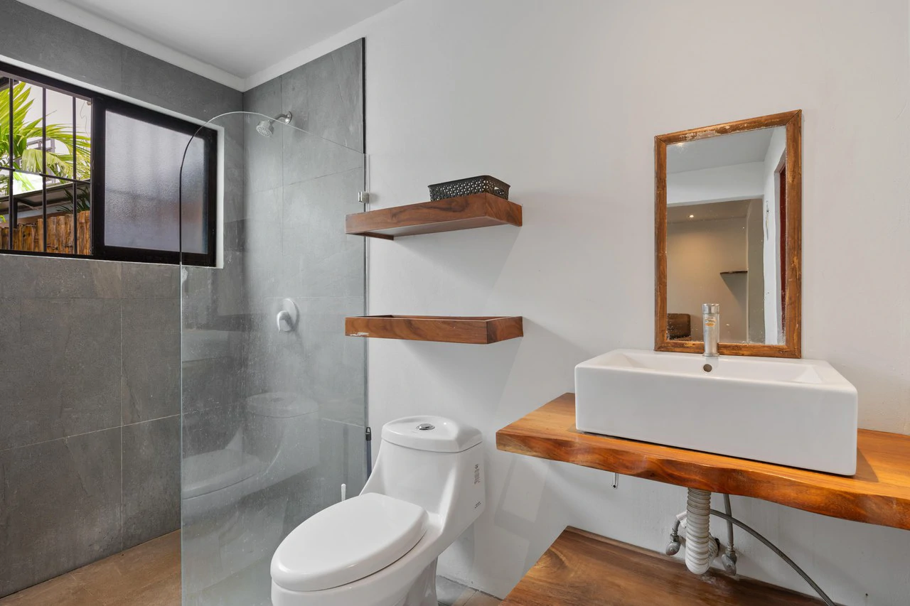 Rare Residential + Commercial: Investment Combo on Key Corridor - Gallery image 21