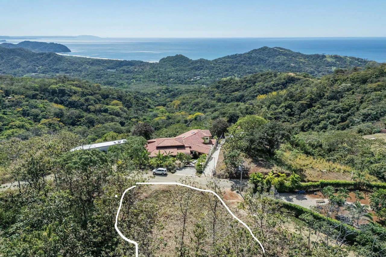Carrillo Mountain: Sunset View and second floor ocean view Lot