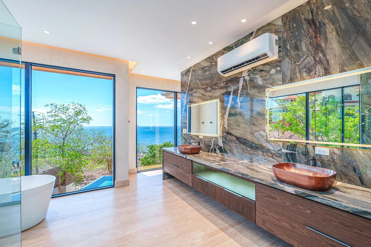 El Palacete Flamingo: 7BR Luxury Home with Vast Ocean Views - Gallery image 15