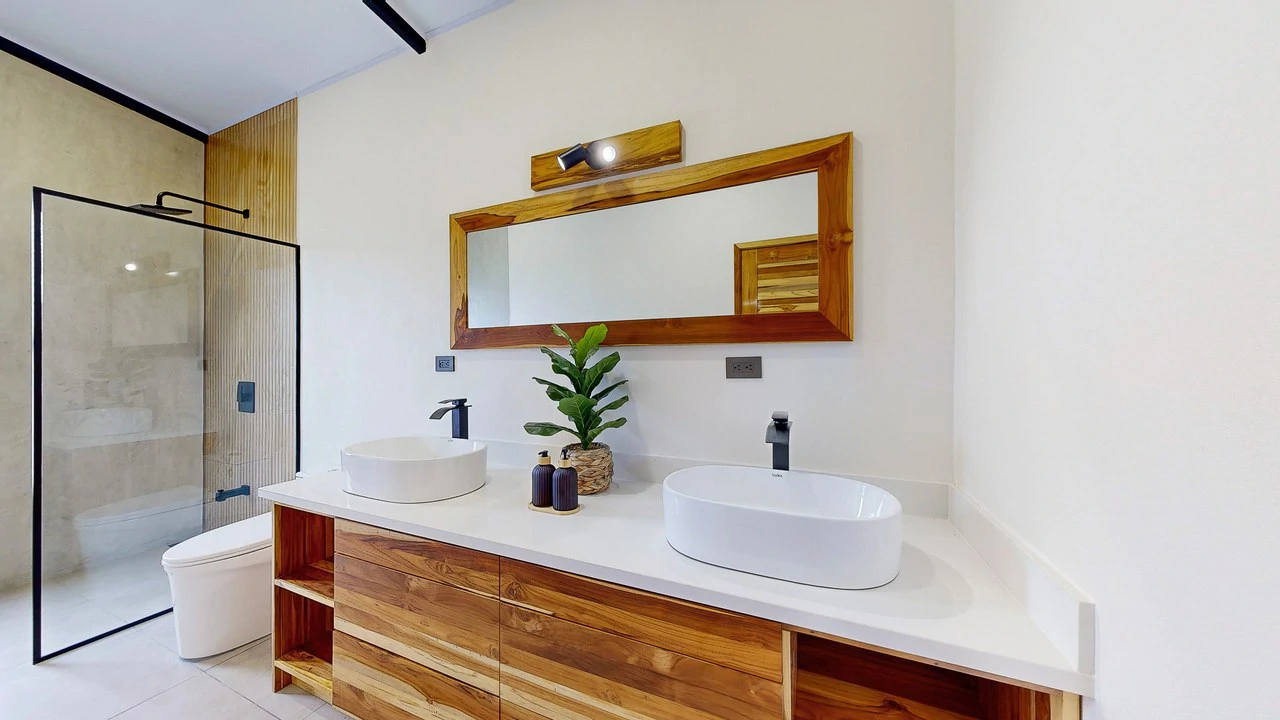 Brand New 3 bed, 2 Bath Home with creek and Jungle views. - Gallery image 14
