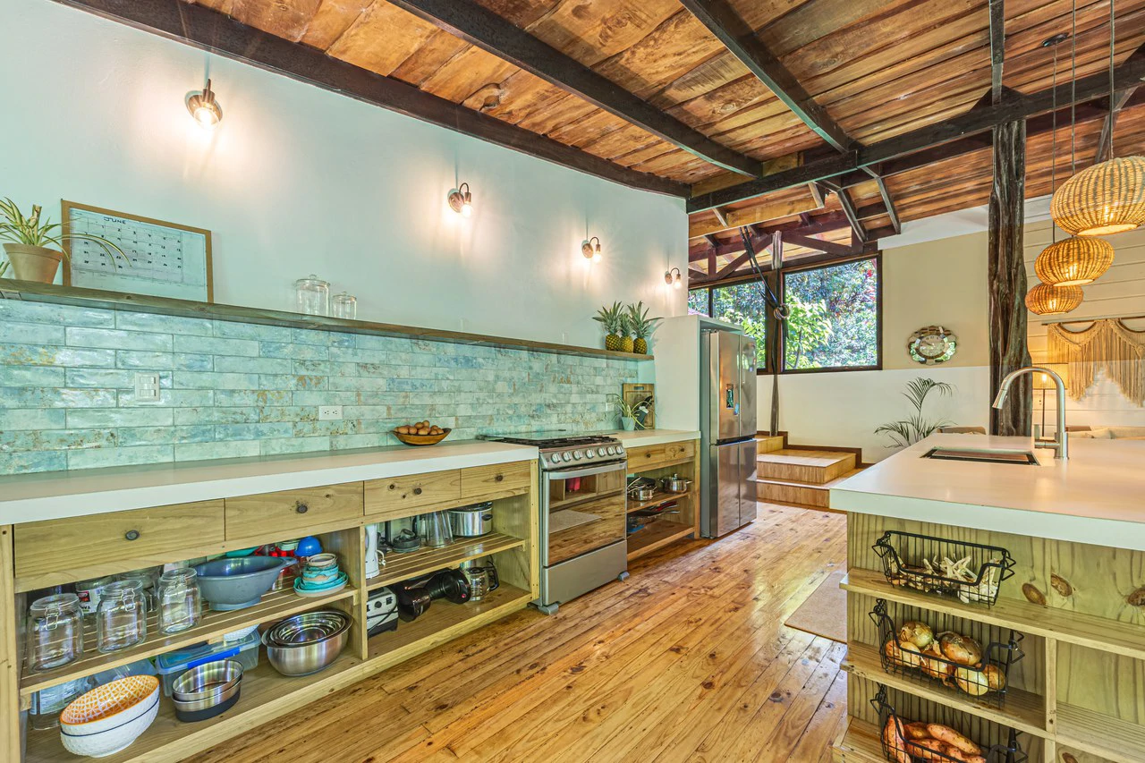 A Jungle House Built of Wood & River Dreams - Gallery image 36