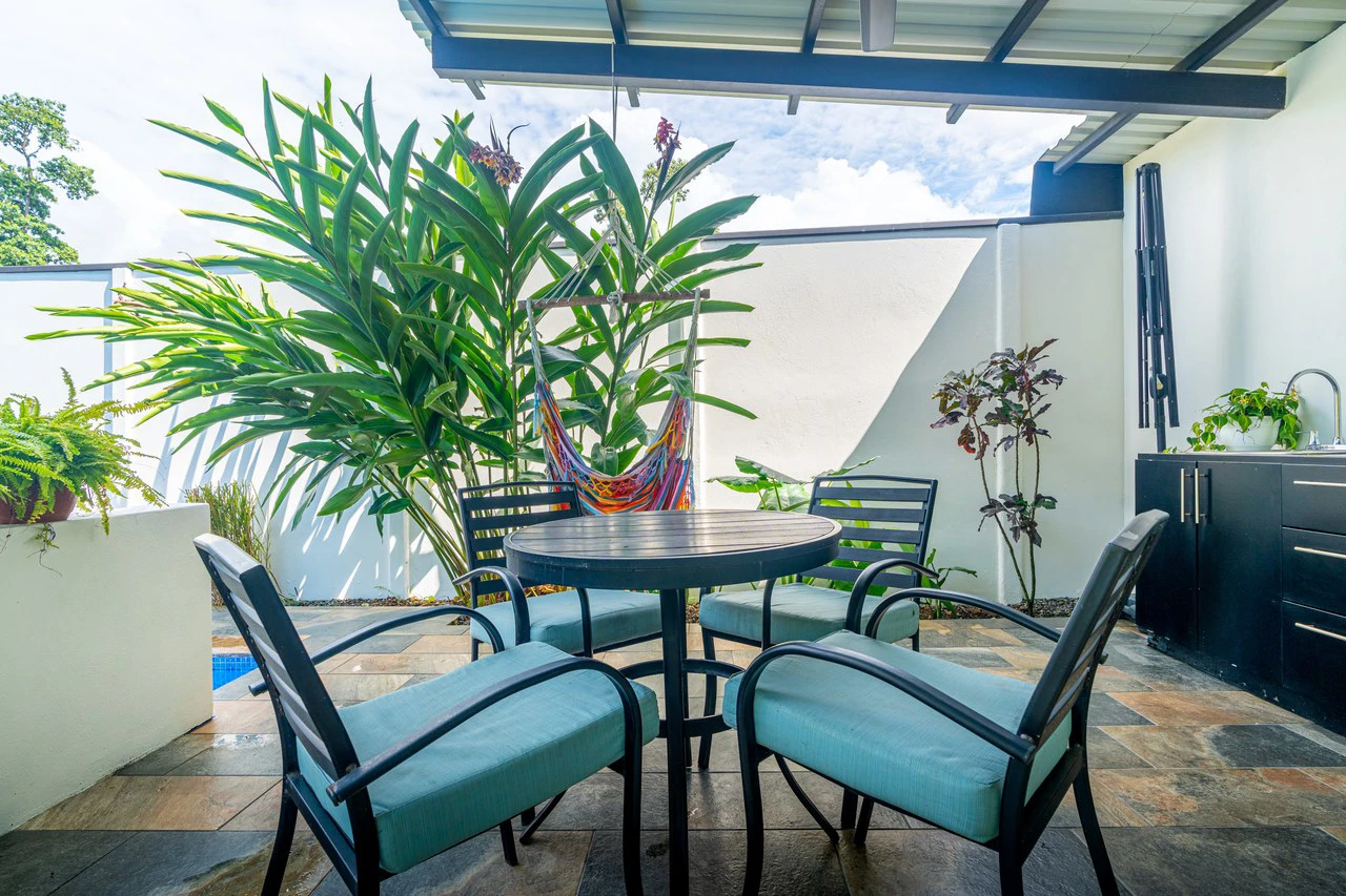 Modern 3 Bedroom Home - Walking distance to it all! - Gallery image 19