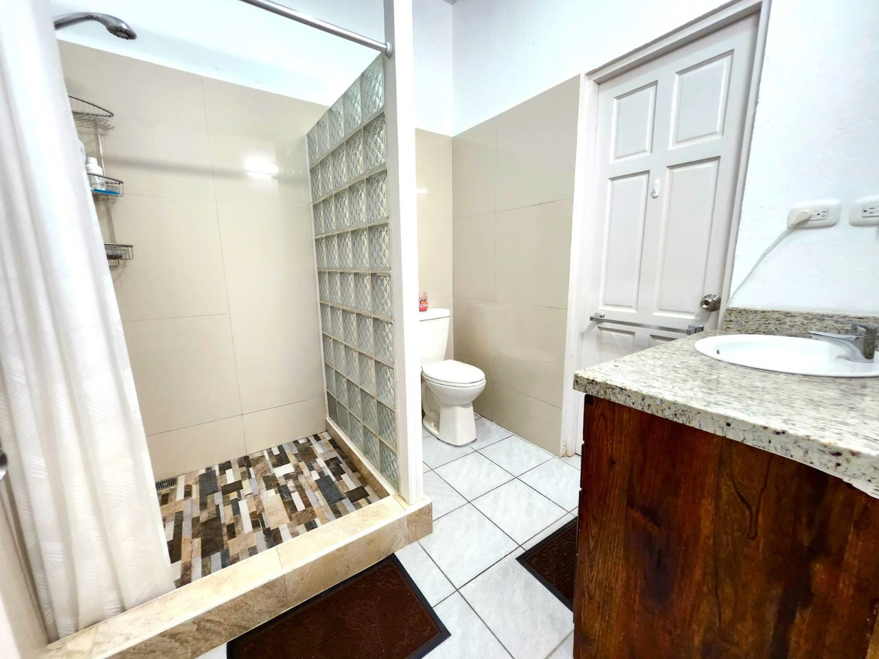 Jaco House like NEW- 4 Bedroom+Lock off Apartment - Gallery image 14