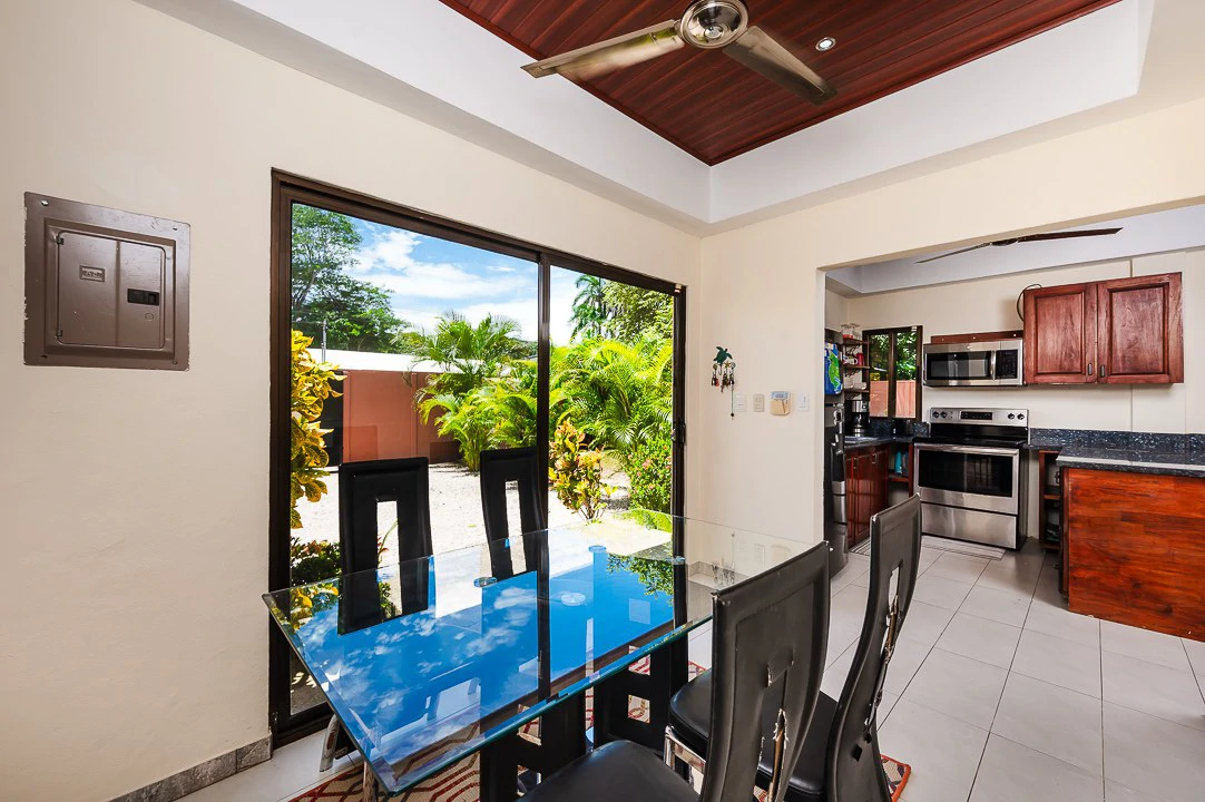 Casa Venturini: Charming Single-Family Home with Quality Finishes, Private Pool & Expansion Opportunity - Gallery image 9