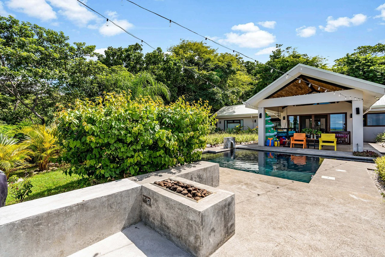 Casa Arcadia: Ocean-View Home with Two Income-Producing Studios - Gallery image 13