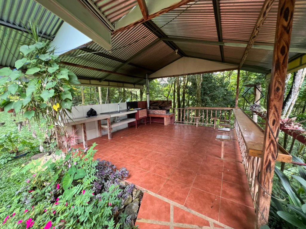 Mountain and Countryside House For Sale in Santa Elena - photo 6