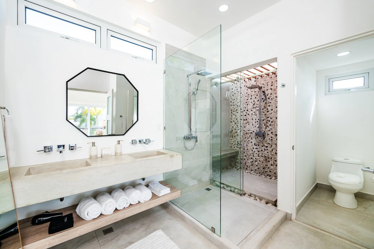 The Enclave: Ultra-Modern 5 Bedroom Villa Located Minutes From the Beach! - Gallery image 19