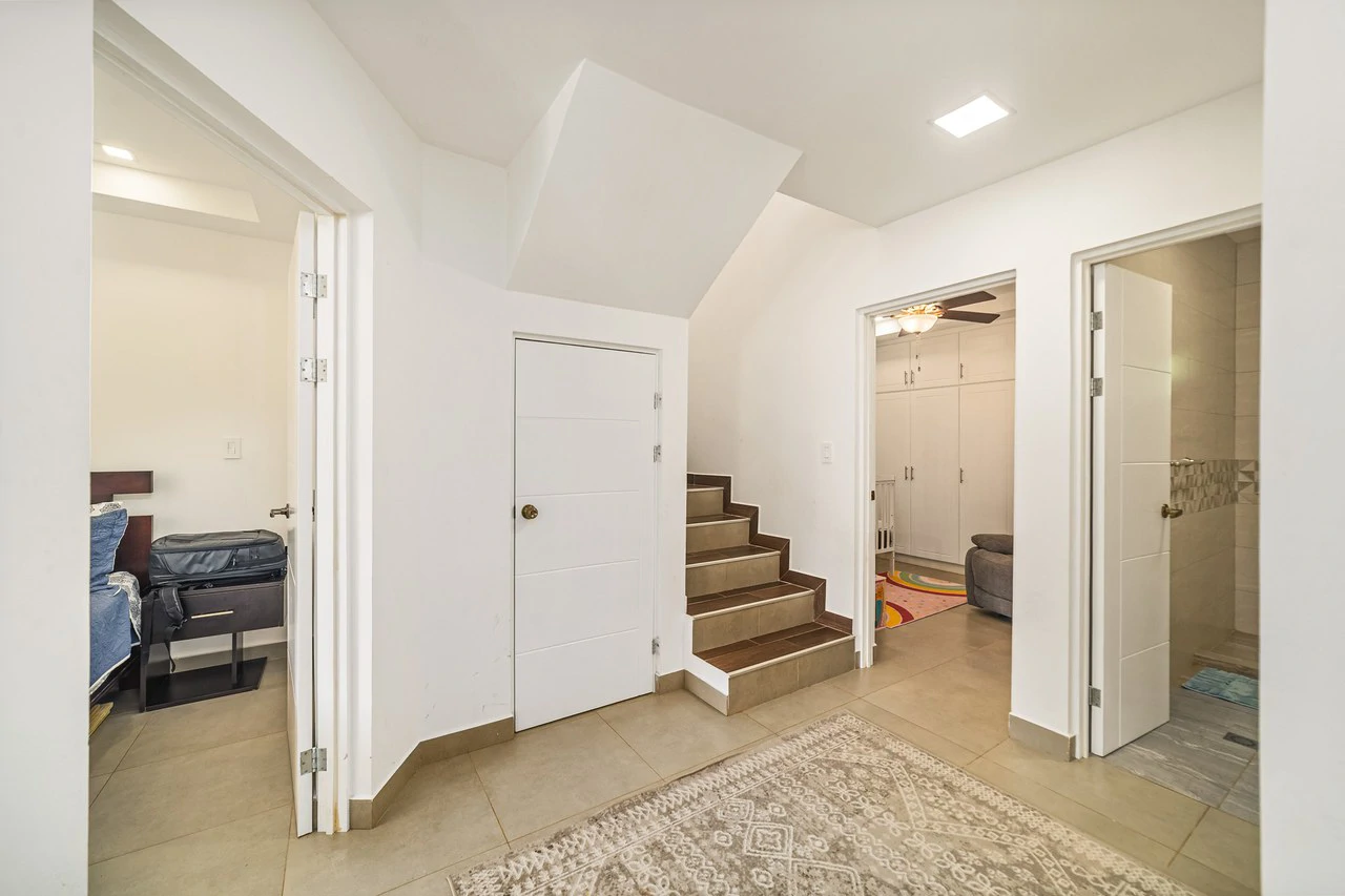 Jacarandas #11: Elegant Townhouse Minutes from the Beach - Gallery image 18