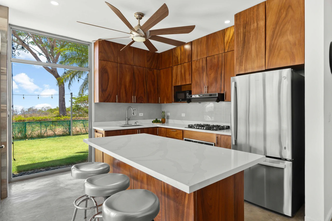 Casa Hijau: Modern Ocean-View Surf Home in Marbella - Gallery image 10