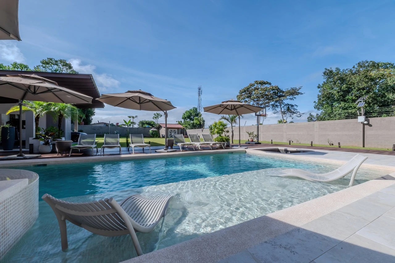 Luxury Home with Pool, Bar Area & Resort-Level Amenities | 6 br, 4.5 ba in Perez Zeledon - Gallery image 2