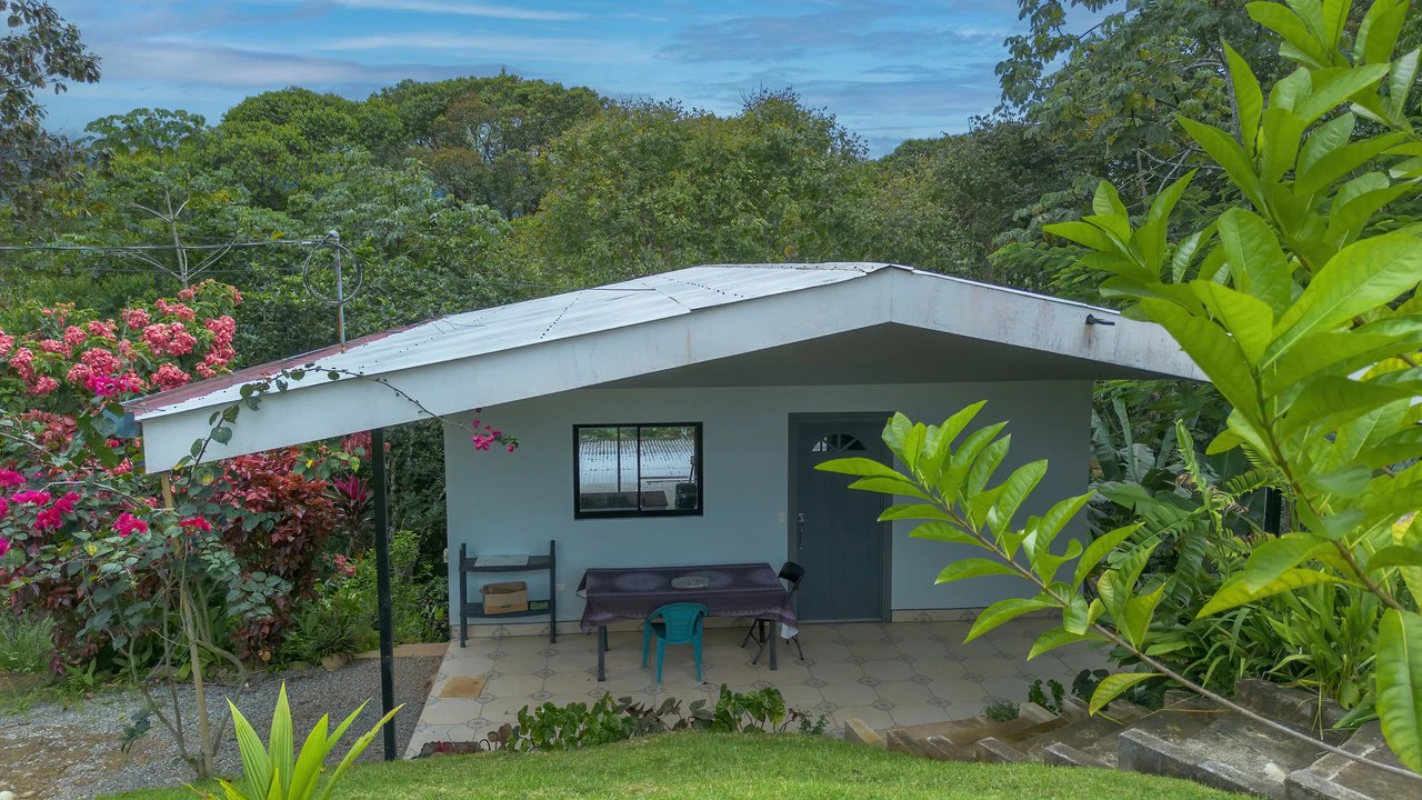 Multi-Family Compound, 4 Fully Furnished Units | 15 Minutes to the Beach - Gallery image 4