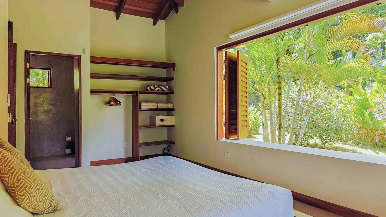 ID 498 - 3 Bd/3Ba w/Pool on 21,000m2 Lot, Punta Uva: Hilltop Estate with Expansive Outdoor Living, Infinity Pool, and Solar Power on 2.1 Hectares of Titled Land - Gallery image 22