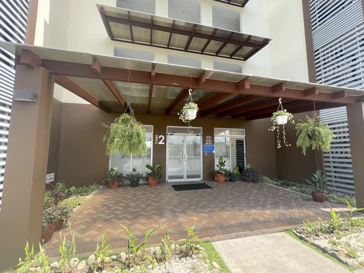 Playa Bejuco, Puntarenas, Costa Rica.: 2 bedroom, 2 bath ocean front apartment