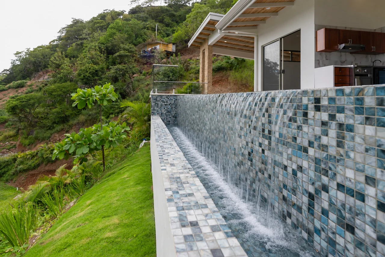 New Contemporary Home with Infinity Pool for Sale in Atenas, Costa Rica - photo 32