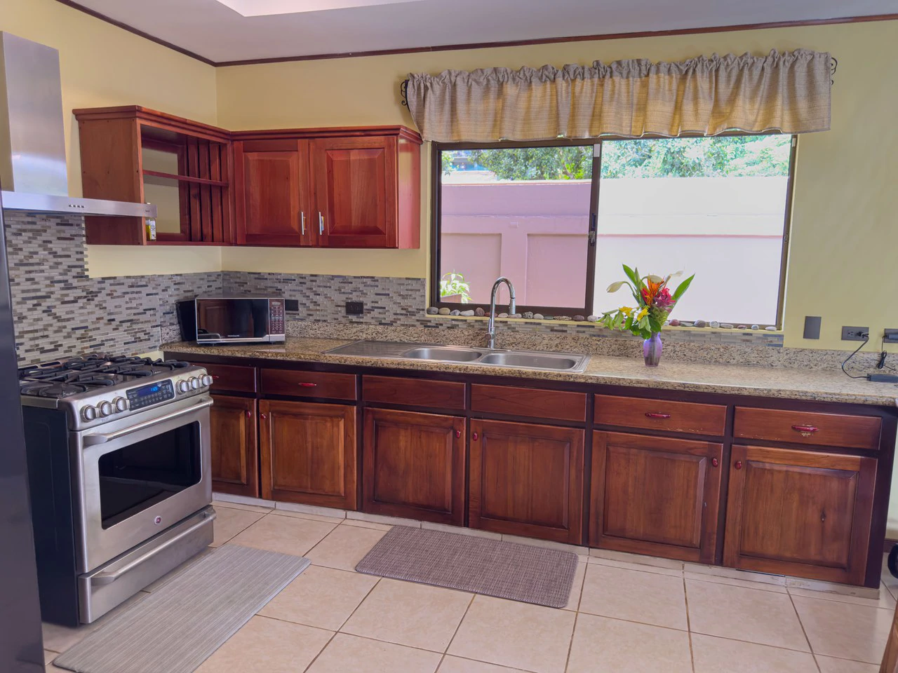 Naranjito corner lot house - photo 17