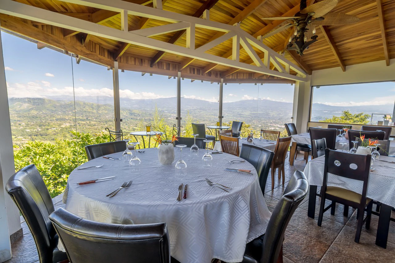 BARONS RESORT BOUTIQUE HOTEL: HOTEL BAR & RESTAURANT - Gallery image 17
