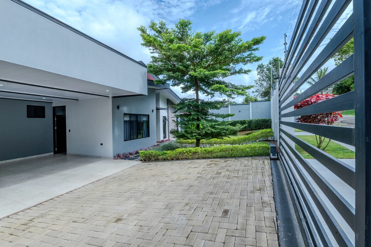 Modern Home in Pérez Zeledón | 3 bedroom, 2 bathroom - Gallery image 25