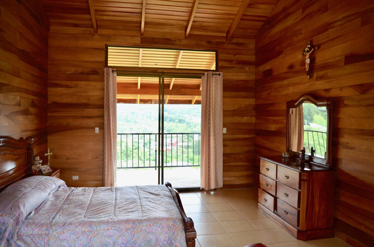 MOUNTAIN PROPERTY WITH VIEW AND 3 HOUSES - Gallery image 41