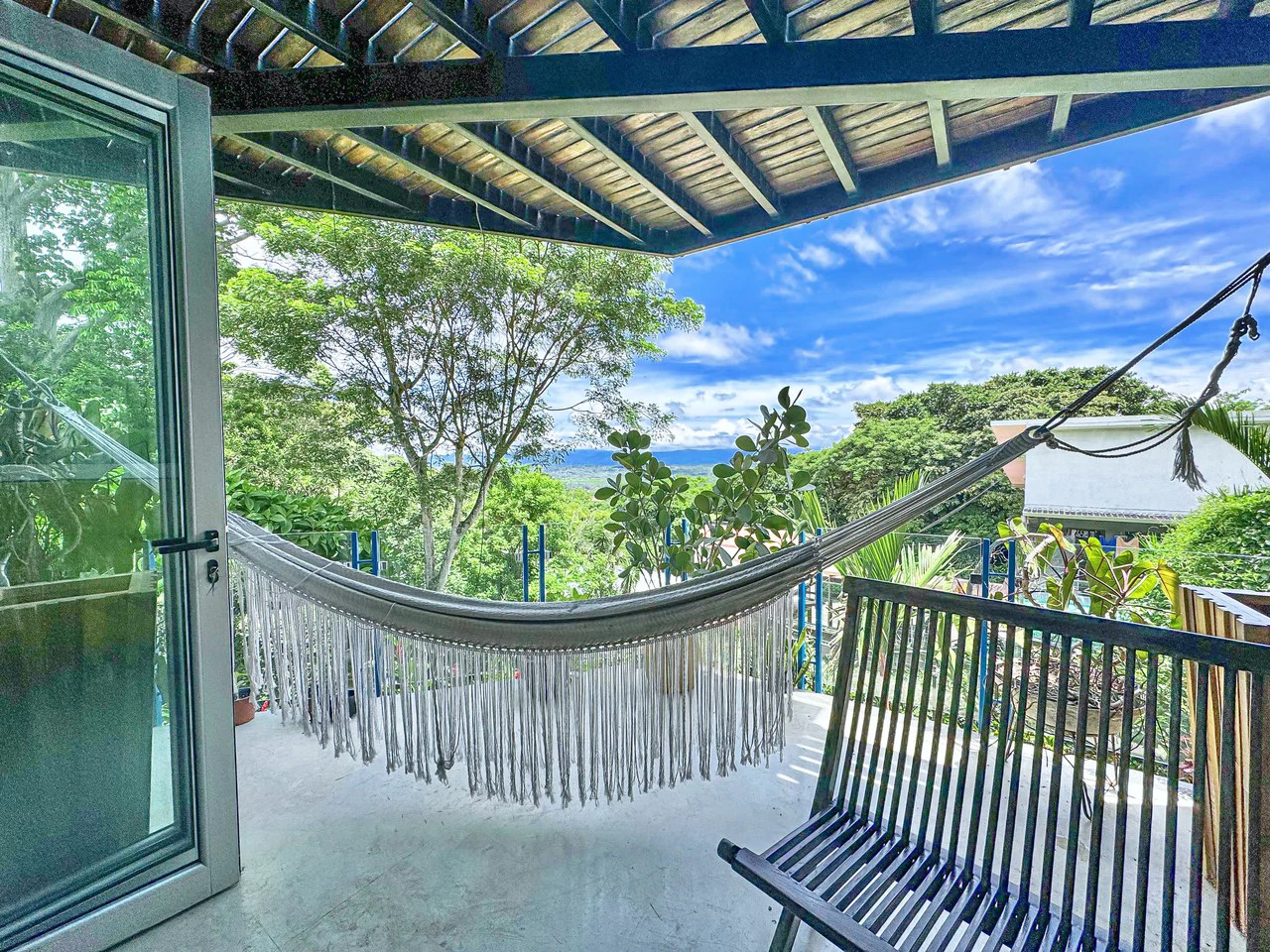 Casa Tropical Chic: mountainside home - Gallery image 3