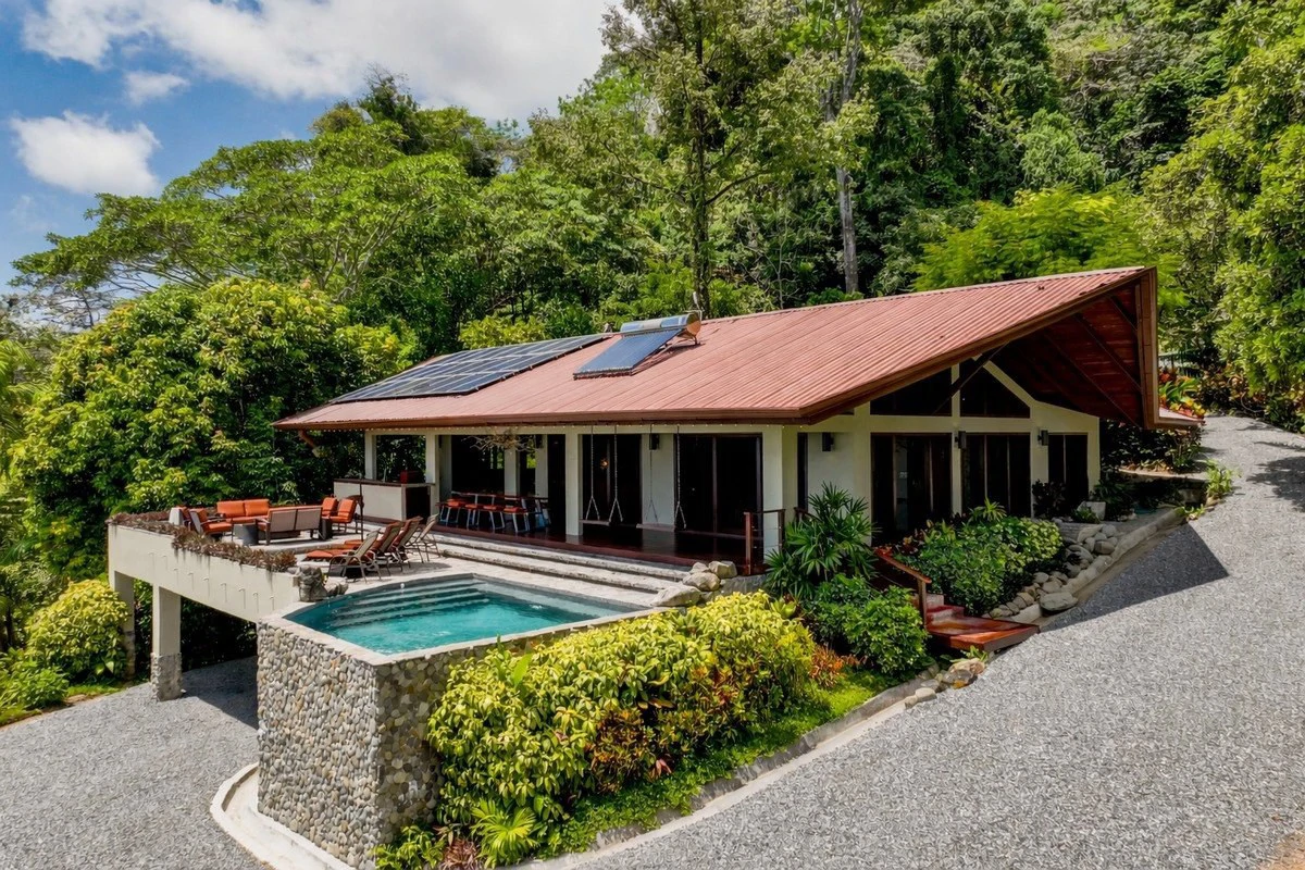 4.6 ACRES – 4 Bedroom Ultra-Private Oceanview Luxury Estate Surrounded by Rainforest!!!