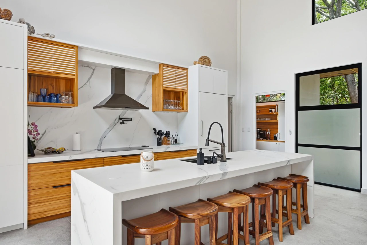 Casa La Ola Perfecta: Luxury 5-Bedroom Home with Pool Near the Beach in Hacienda Pinilla - photo 10