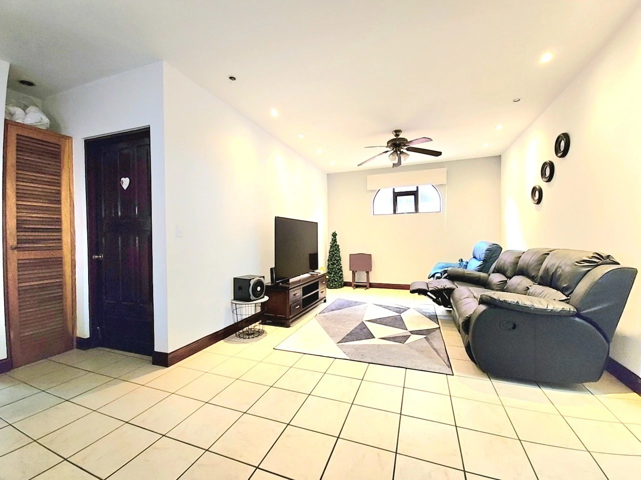 House For Sale in Llorente - Gallery image 11