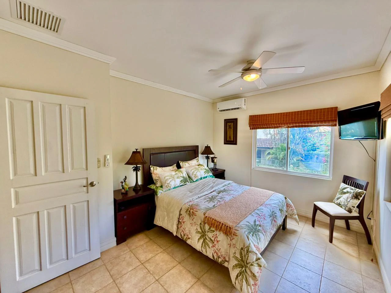 Home in Gated Community Las Nubes - Gallery image 13