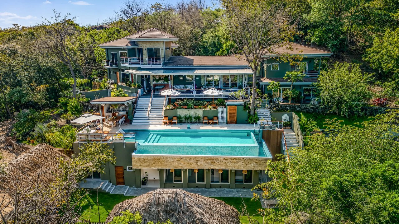 Casa Pochote: Artisan Luxury Villa in Tamarindo | Pool, Jacuzzi & Langosta Beach Club Membership Included - Gallery image 2