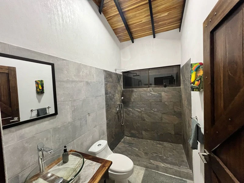 Stunning 3-Bed, 3-Bath Home with Ocean & Mountain Views in Tinamaste - Gallery image 13