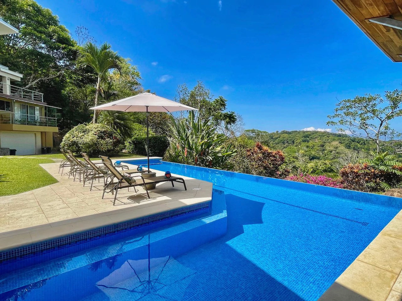 2.4 ACRES – 3 Bedroom Main Home Plus 1 Bedroom Casita And Cabina, Luxury Ocean View Property, 15min to Dominical!!: Near the Coast and Mountain House For Sale in Lagunas - Gallery image 4