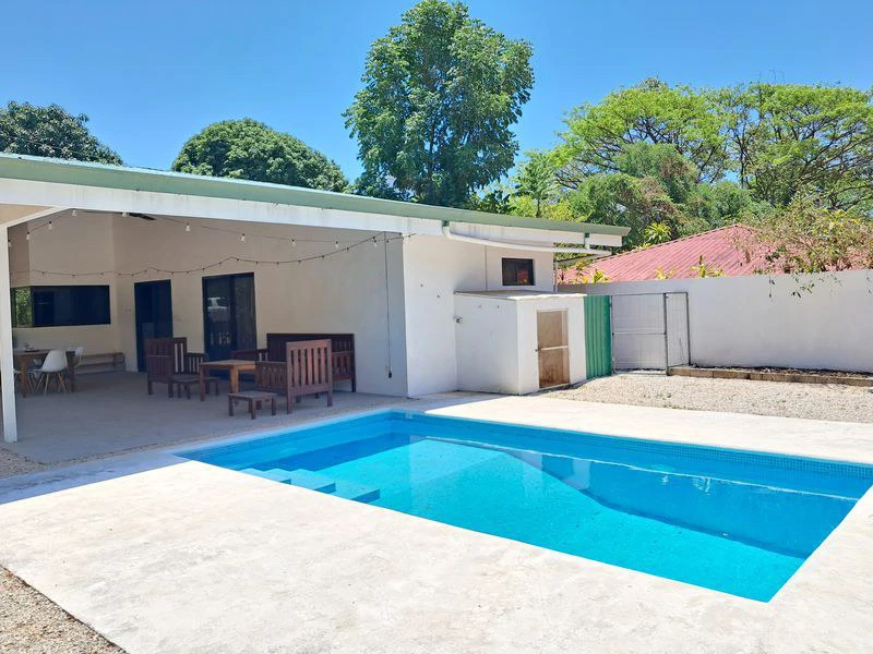 Casa Blanca: Urgent Sale -Single-Story Home with Pool and Expansion Potential - Gallery image 2