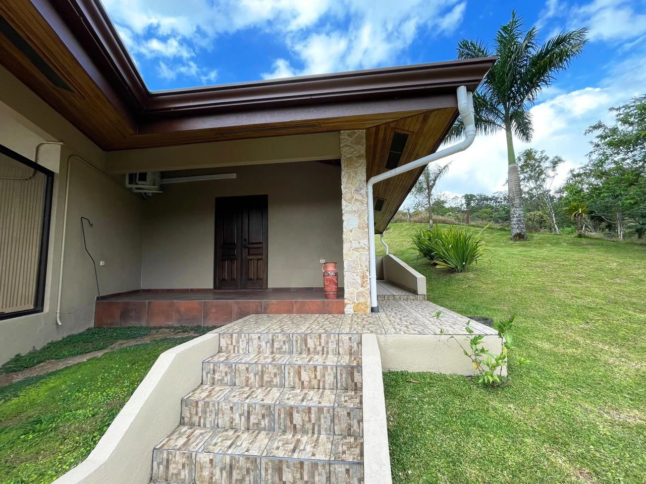 VILLA CANASOL : Lake View Home with Pool, Garage and Workshop - Gallery image 10