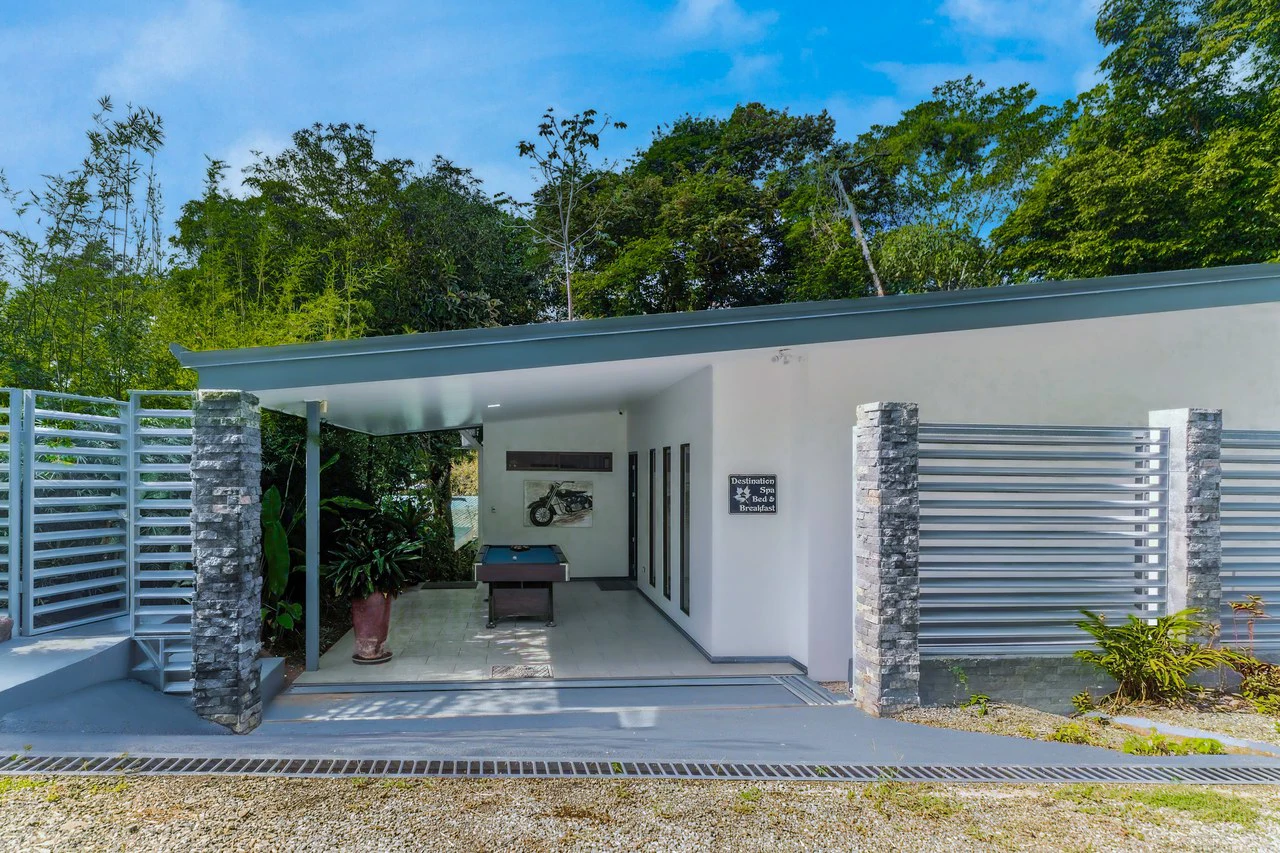 Charming 2 Bedroom Home + Studio located in heart of Uvita - photo 34