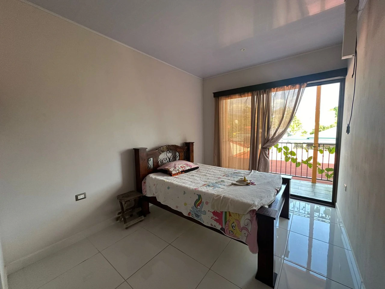 Charming 3-Bedroom Home with Valley Views Near Chirripo - Gallery image 10