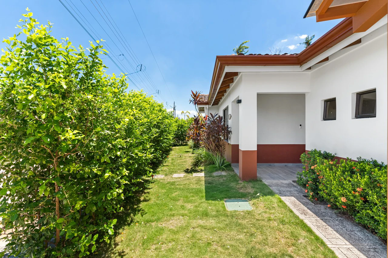 Modern-Style Home with Pool in Gated Community Near Tamarindo - photo 29
