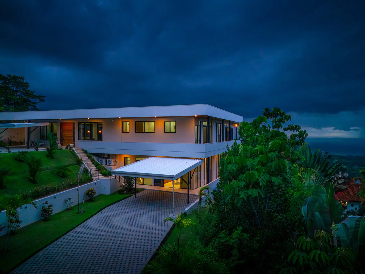 Lion's Gate Sunset Estate - Gallery image 35