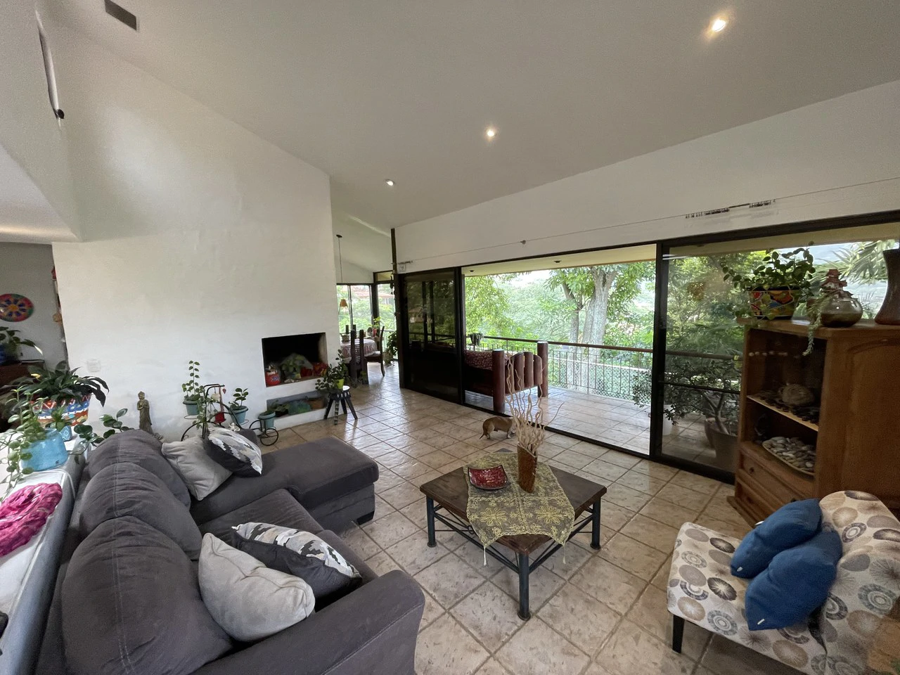 Loma Real P430: Spacious 5-Bedroom Home in Gated Community in Escazú, Guachipelin Norte - Gallery image 4