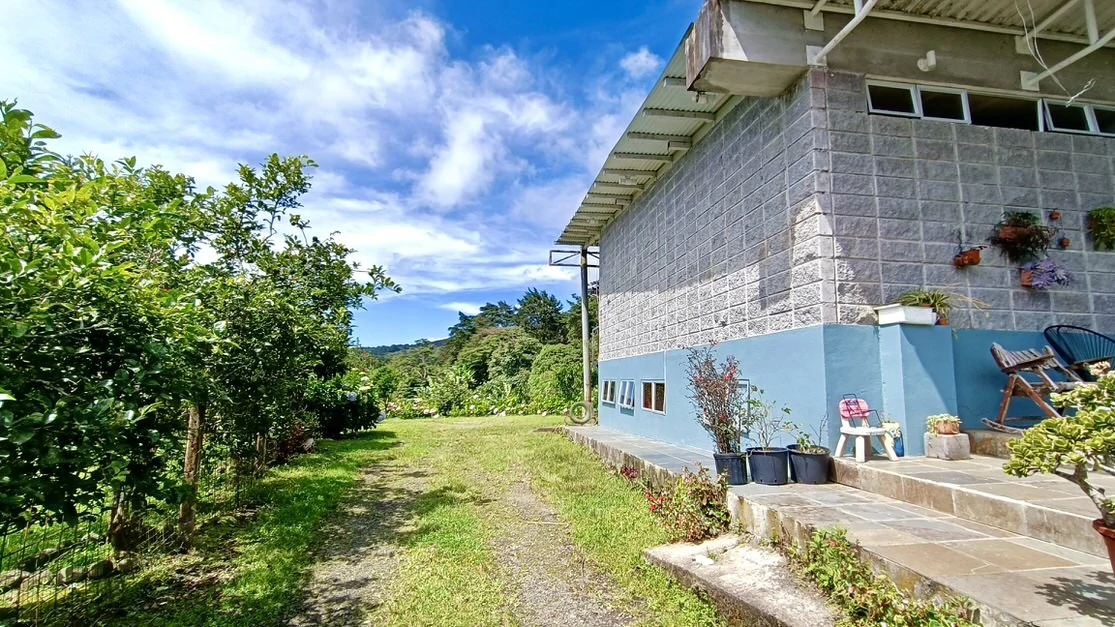 House for sale in Costa Rica: Unique Industrial style house for sale in San Isidro Heredia - Gallery image 2