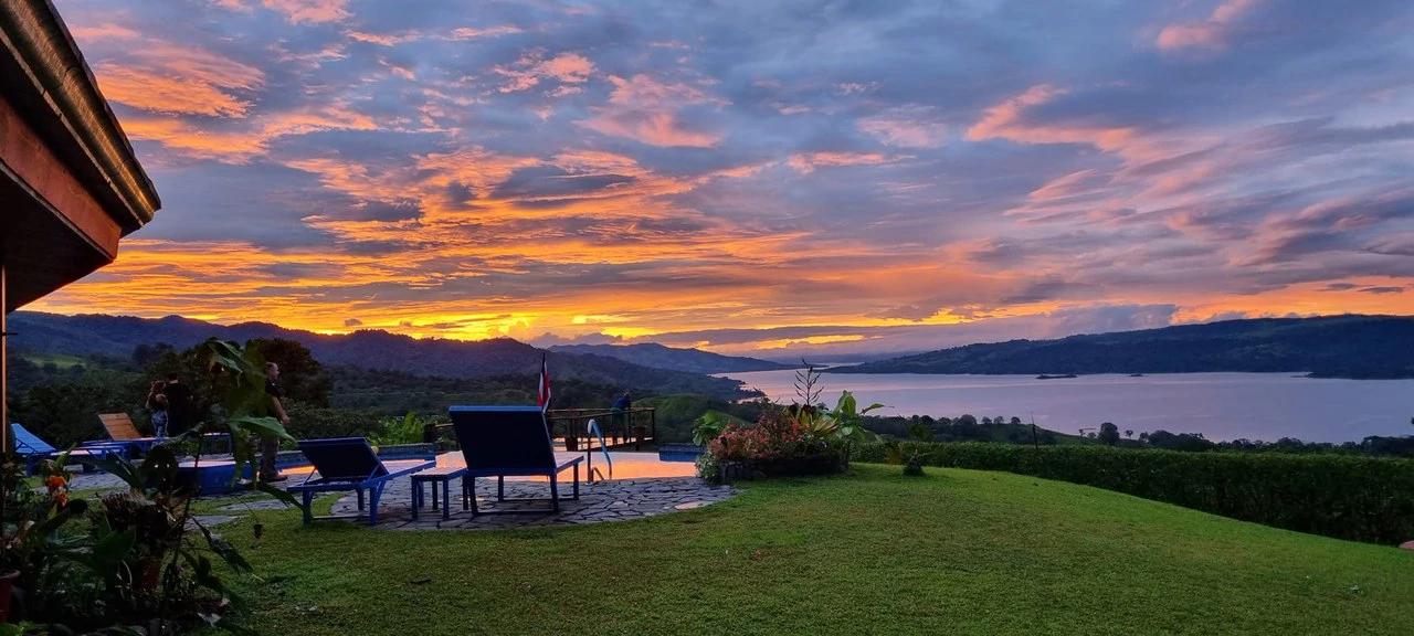 Nepenthe B&B: Hotel / B&B in the Rain Forest with spectacular views of Lake Arenal & Volcano. - Gallery image 5