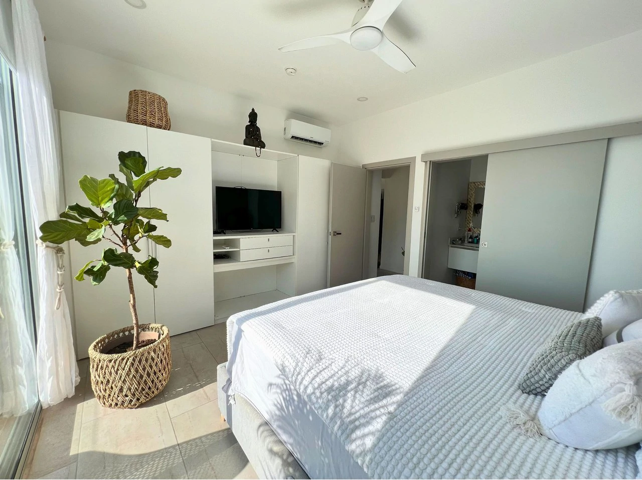 Sunset Boulevard: Stunning 2-Bedroom Oceanview Apartment for Sale in Sunset Blvd, Jaco Beach - Gallery image 12