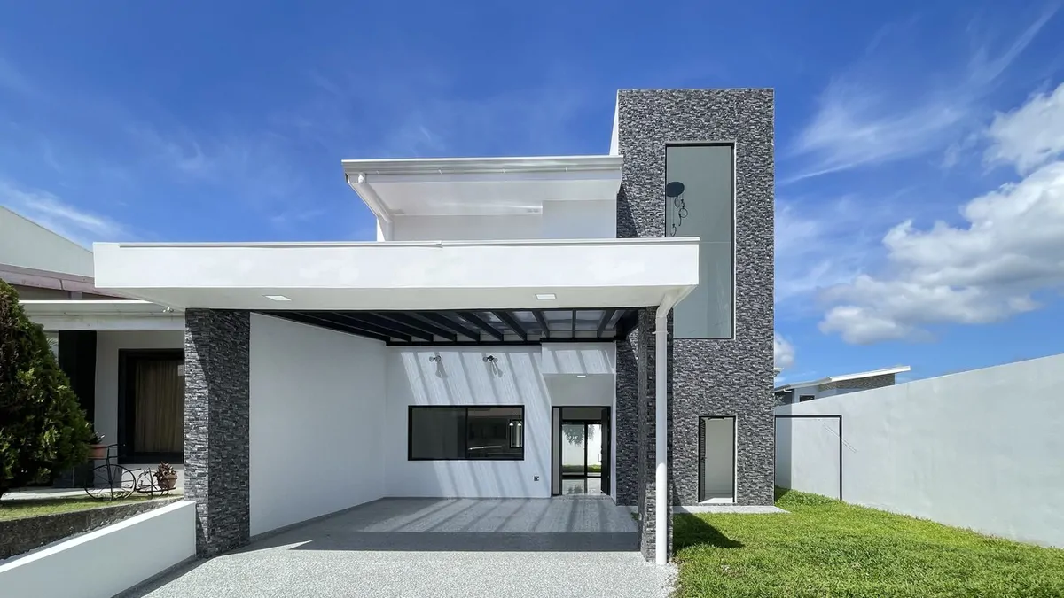 Brand-New Home for Sale in Condominio Montezuma, Grecia – 3 Bedrooms, Home Office & Private Garden