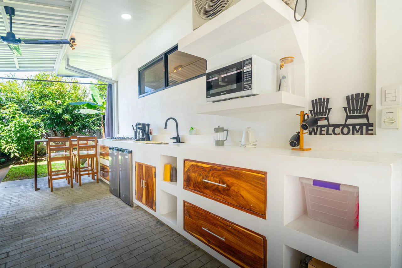 Modern 3 Bedroom Home - Walking distance to it all! - Gallery image 25