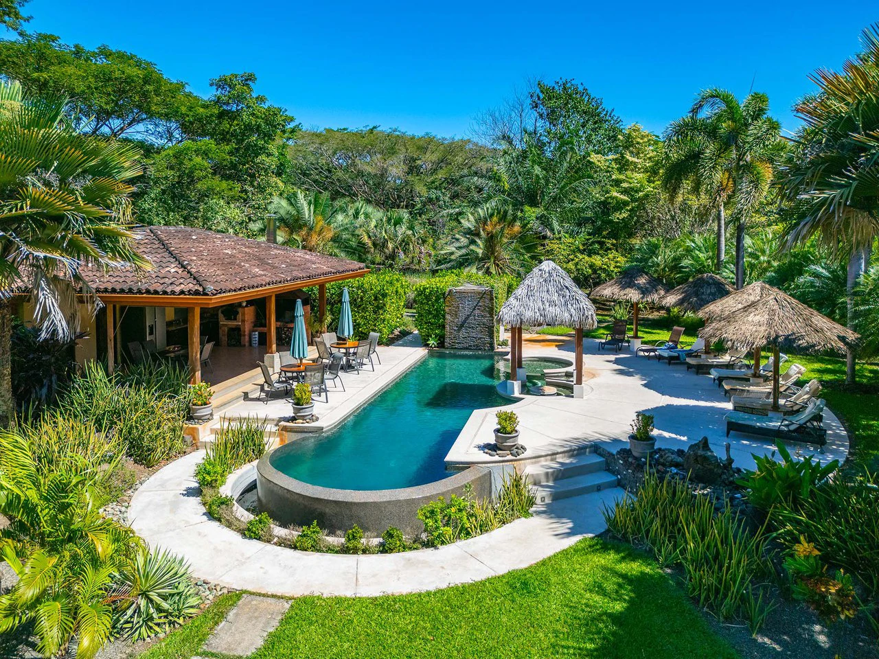 Paraiso Suizo: Turnkey Multi-Residence Compound Near Playa Negra - Gallery image 5