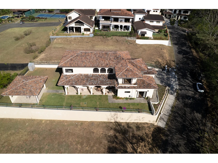 Exclusive Luxury Residence in Gated Community – Brasil de Santa Ana - Gallery image 36