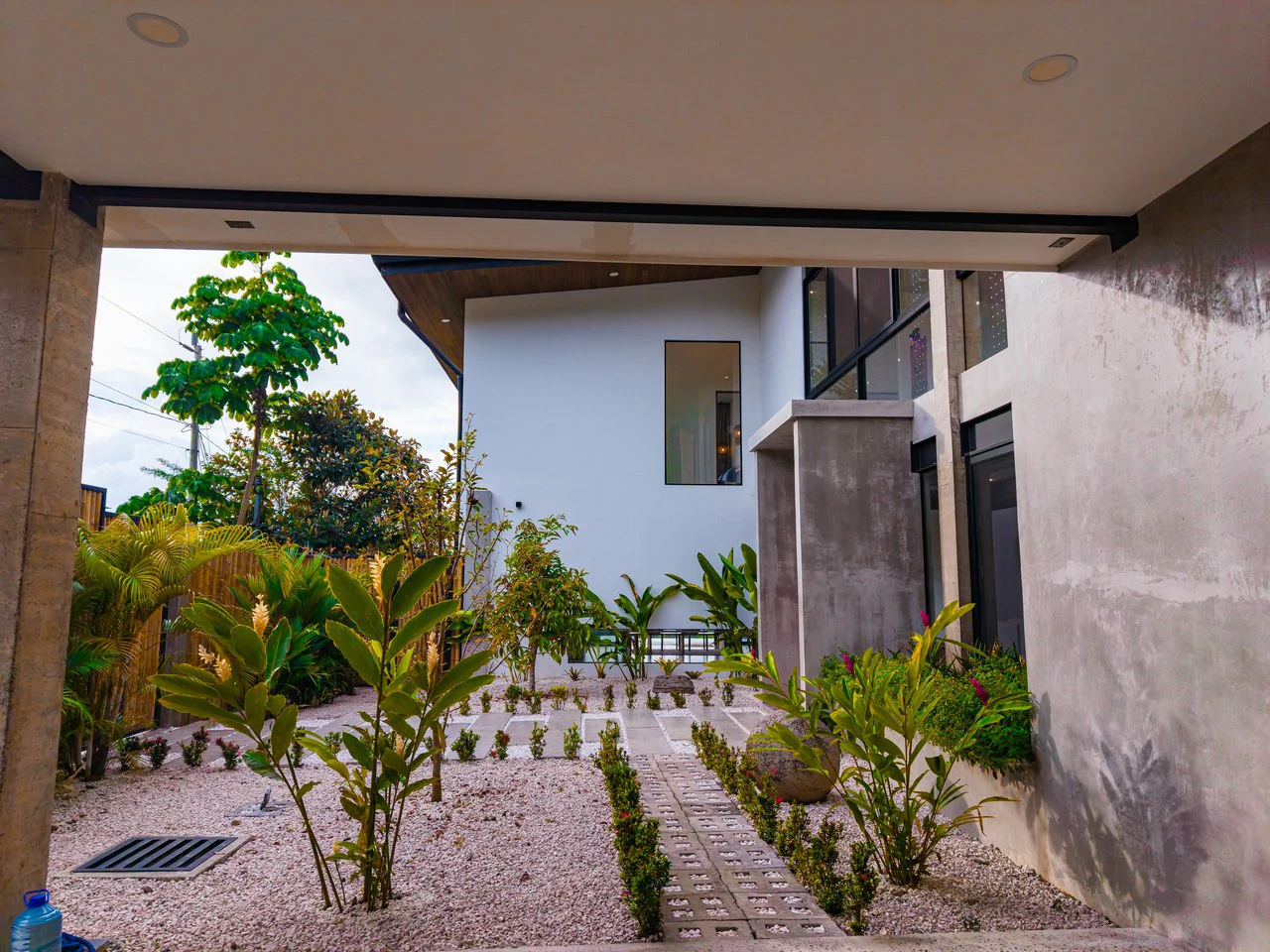 Casa Las Brisas Stunning Whale’s Tail Ocean View Home in Uvita - Gallery image 7